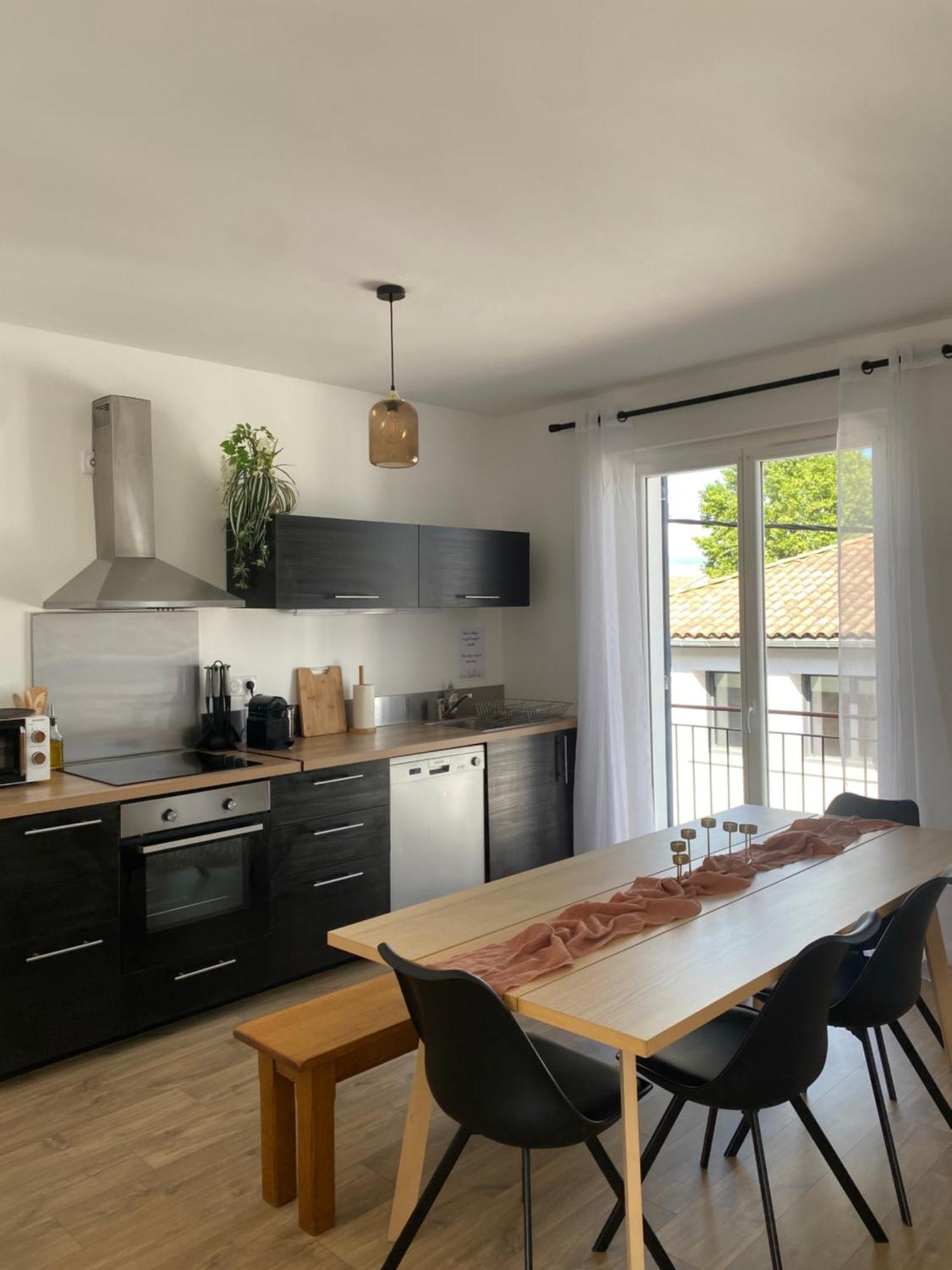 Apartment Spacieux Climatise Avec Terrasse *